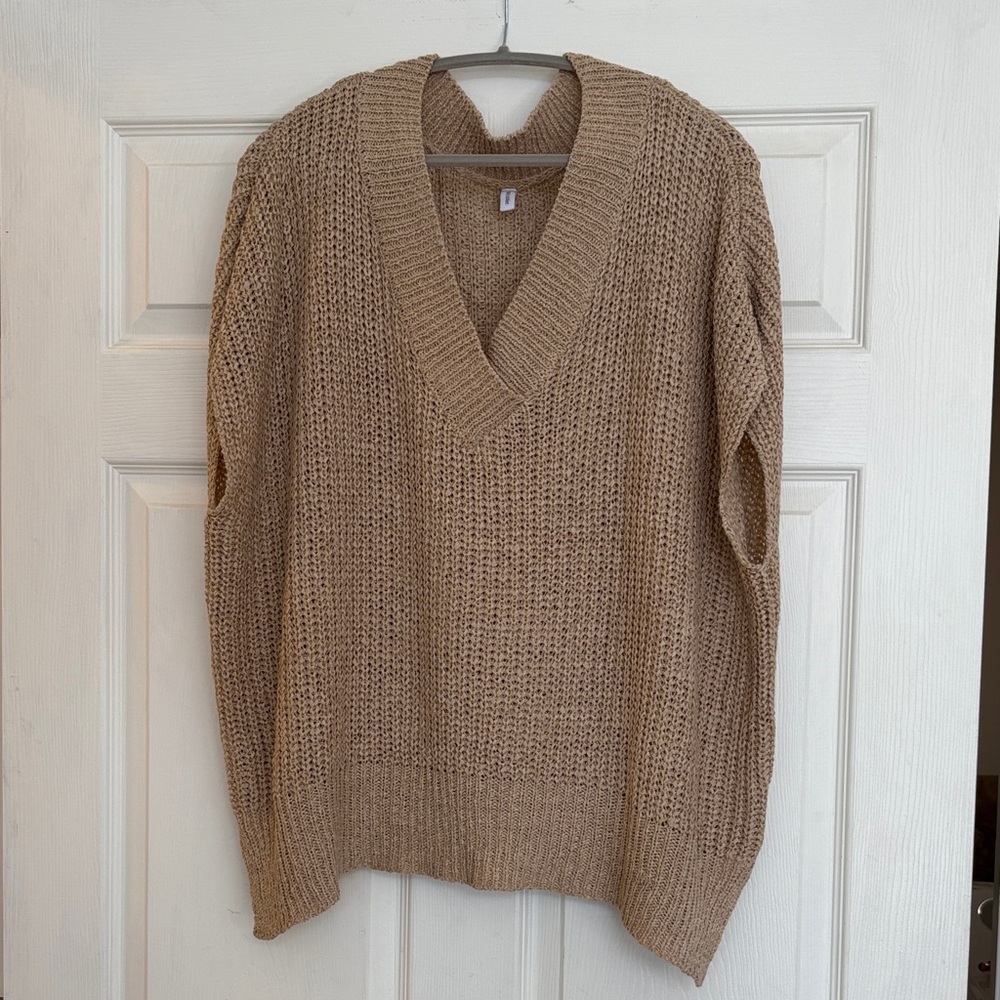 V-Neck Chunky Knit Sweater - Beige SZ M/L